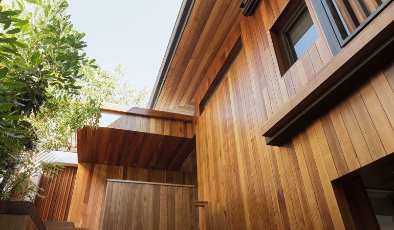 Bardage bois sur une maison moderne