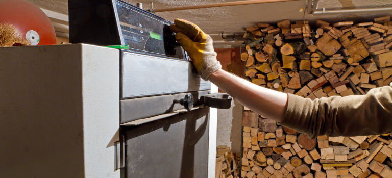 Une chaudière bois automatique : Une chaudière biomasse moderne