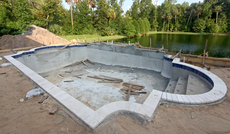 Construction d’une piscine béton : Coût de la main-d’œuvre