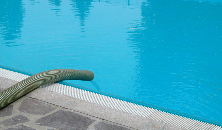 Pose d’un liner de piscine : L’intervention d’un professionnel